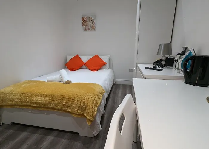Mile End- Prime Location