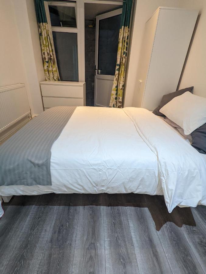 Гостевой дом Mile End- Prime Location Лондон