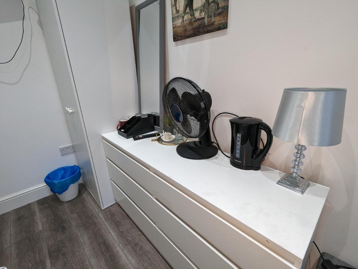 Mile End- Prime Location * Londra